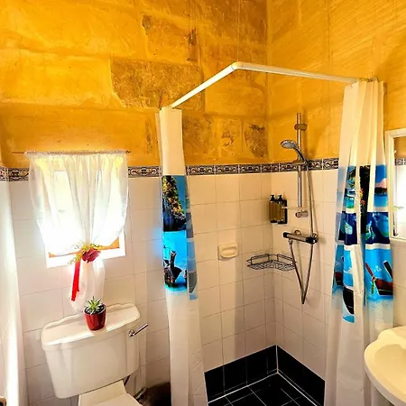 בית נופש Charming Pool Side Xagħra