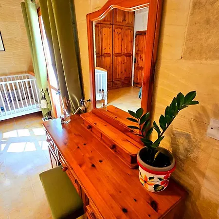 Charming Pool Side בית נופש Xagħra