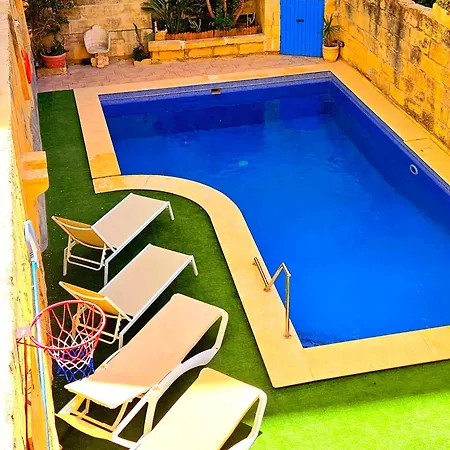 Charming Pool Side *