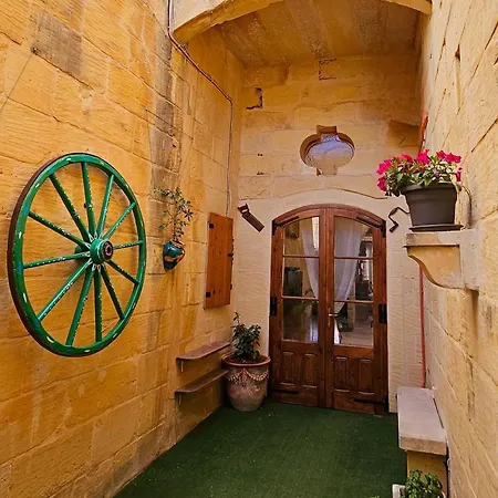 Charming Pool Side Xagħra