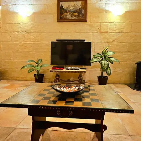 בית נופש Charming Pool Side Xagħra