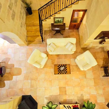 בית נופש Charming Pool Side Xagħra
