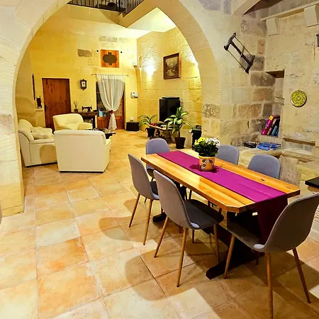 Charming Pool Side * Xagħra