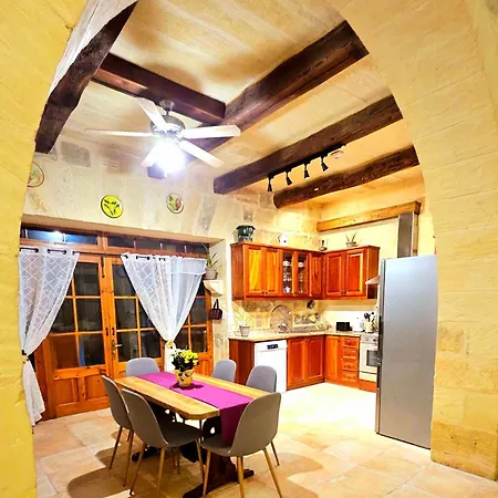Charming Pool Side * Xagħra