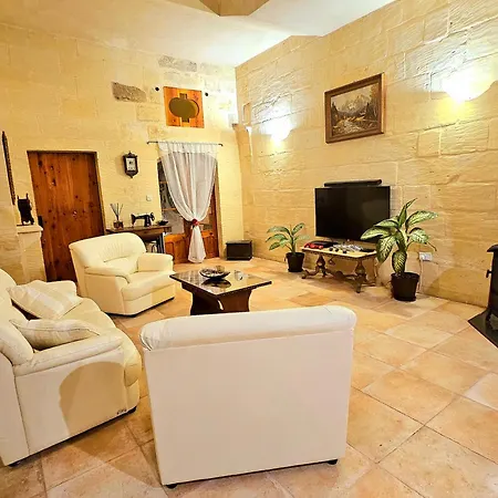 בית נופש Charming Pool Side Xagħra