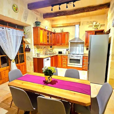 Charming Pool Side בית נופש Xagħra
