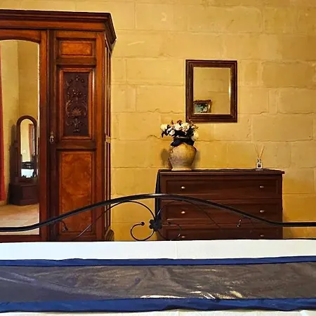 Charming Pool Side בית נופש Xagħra