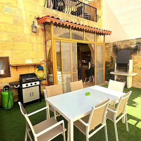 Charming Pool Side בית נופש *